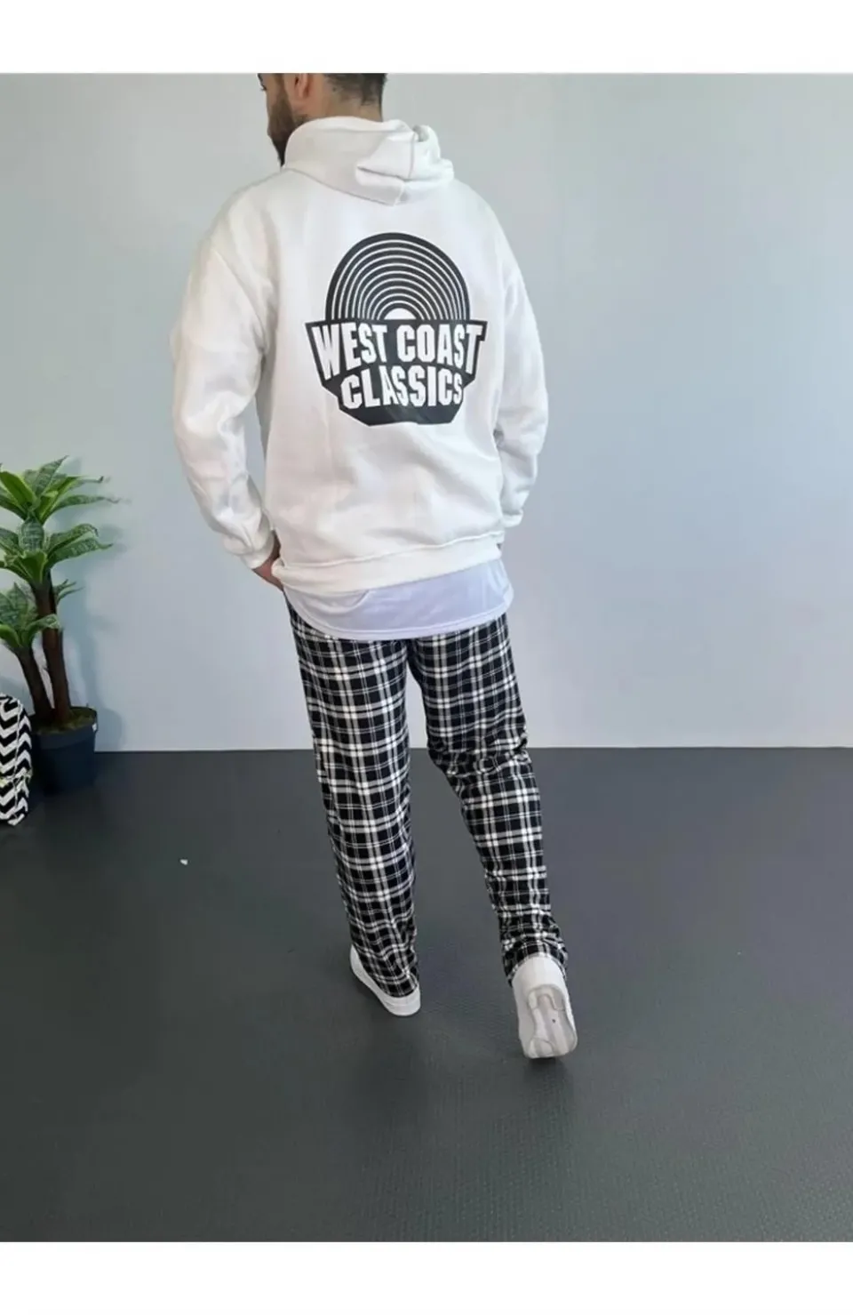 Erkek Oversize Üç İplik Kapüşonlu Sweatshirt – Beyaz Ön Baskılı, Kanguru Cepli, Rahat Kalıp, İçi Pamuklu Model