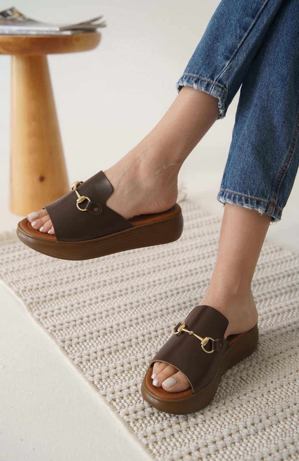 Acı Kahve Hakiki Deri Terlik TR31MY62E Somersan Giyim | Kadın, Erkek ve Çocuk Moda