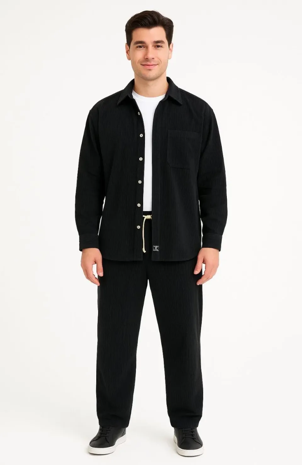 Erkek Kadife Oversize Takım – Gömlek ve Pantolon İkili Set Füme Corduroy Şıklığı, Rahat ve Zarif Duruş Yumuşak Dokulu Kadife Kumaş, Düğmeli Gömlek Üst ve Lastikli Pantolon Alt Parça ile Gün Boyu Konfor- Siyah