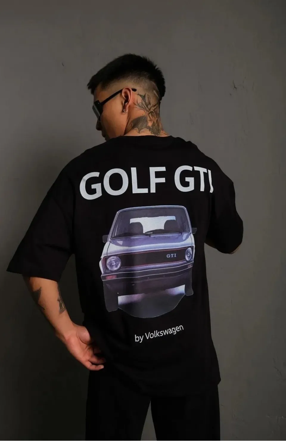 Erkek Oversize Baskılı Tişört – Golf GTI Retro Araba Desenli, Ön & Arka Dijital Baskı, Sokak Modası Stil - Siyah