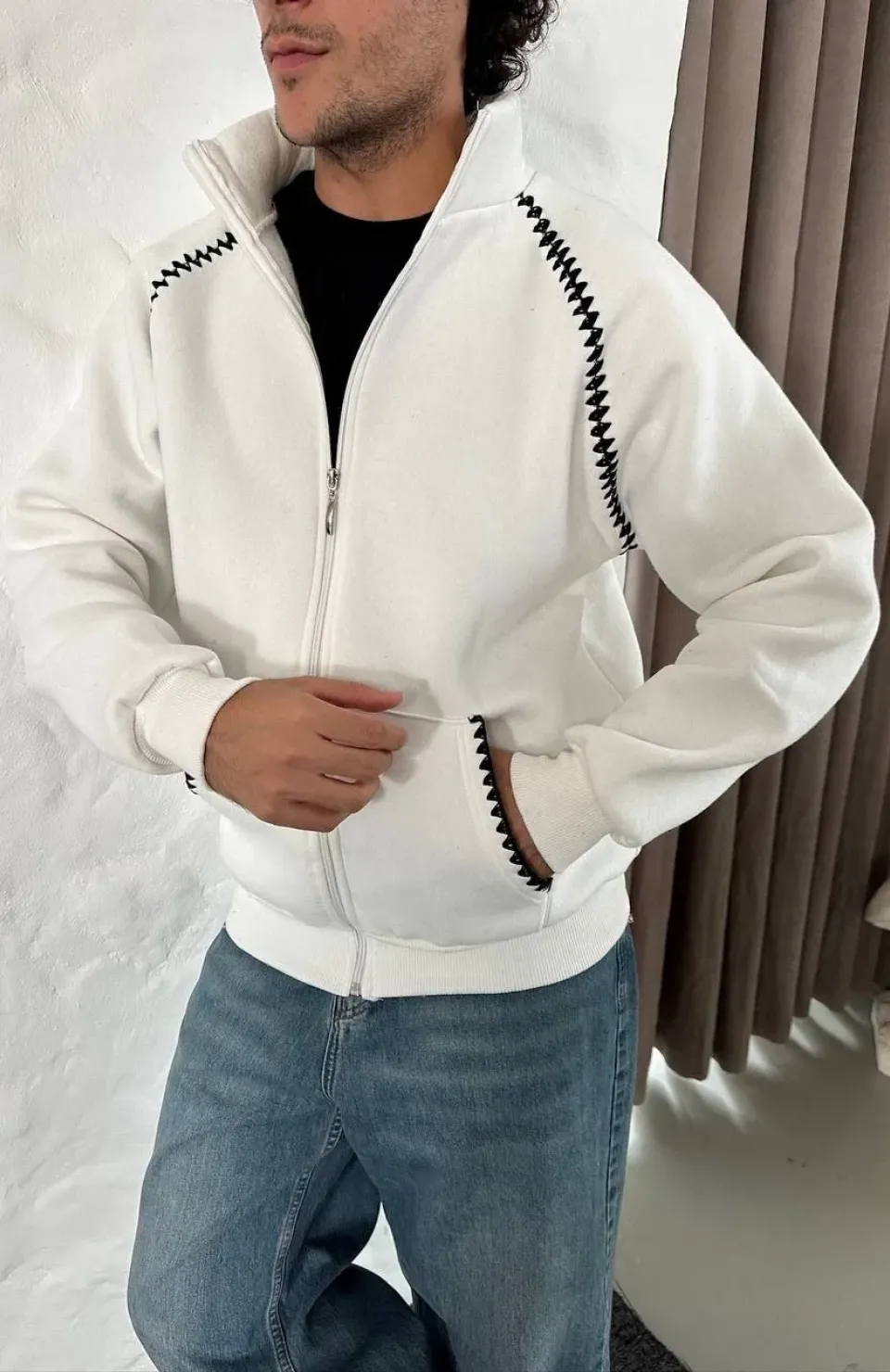 Erkek Oversize Dik Yaka Fermuarlı Sweatshirt - Zincir Nakışli Kanguru Cepli - Beyaz