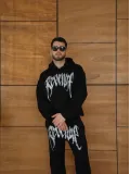 Erkek Premium Taş Baskılı Eşofman Takım Revenge Model (Siyah) Kapüşonlu Üst + Taşlı Baskılı Alt Modern Streetwear Tarzı Oversize Rahat Kalıp 3 iplik Pamuklu - Siyah