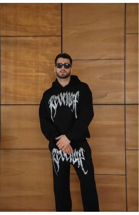 Erkek Premium Taş Baskılı Eşofman Takım Revenge Model (Siyah) Kapüşonlu Üst + Taşlı Baskılı Alt Modern Streetwear Tarzı Oversize Rahat Kalıp 3 iplik Pamuklu - Siyah