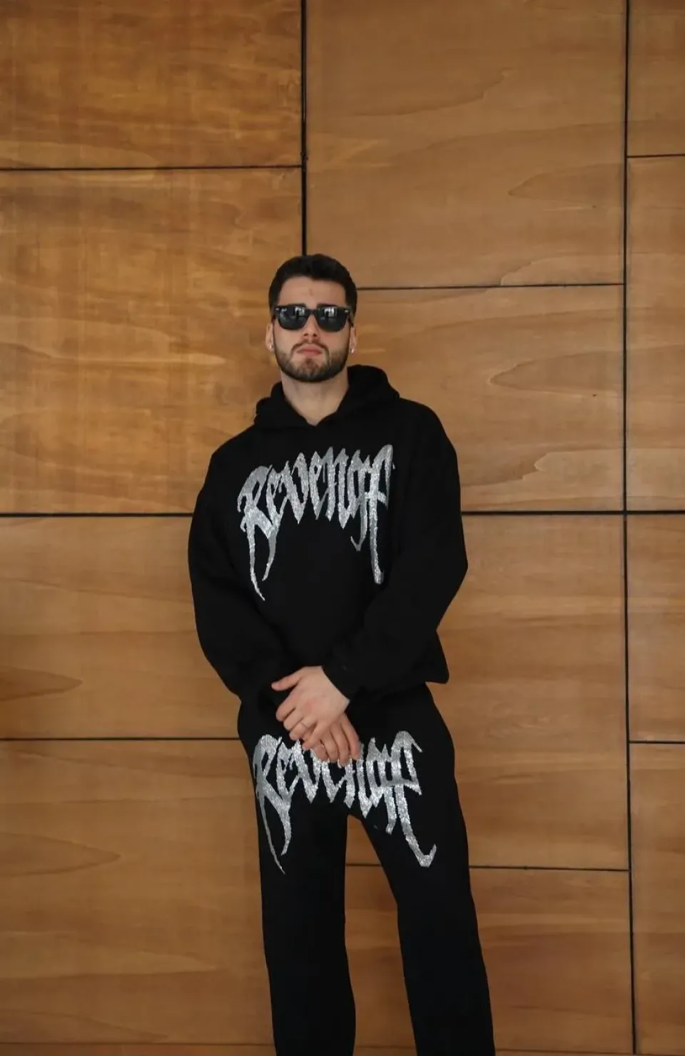 Erkek Premium Taş Baskılı Eşofman Takım Revenge Model (Siyah) Kapüşonlu Üst + Taşlı Baskılı Alt Modern Streetwear Tarzı Oversize Rahat Kalıp 3 iplik Pamuklu - Siyah