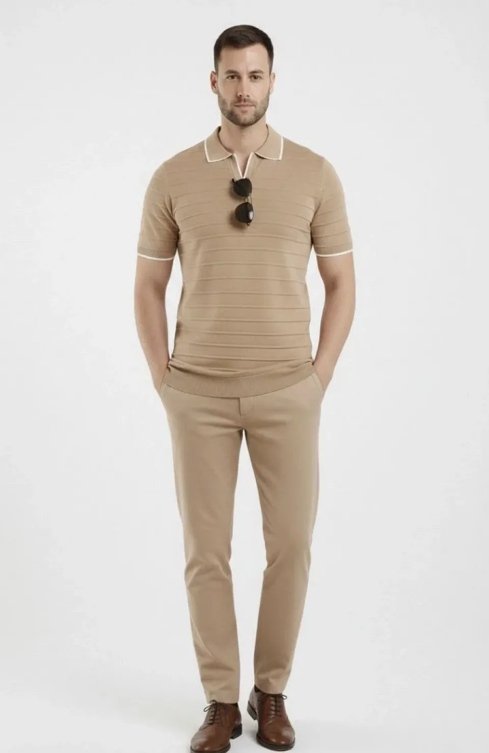 Erkek Triko Kumaş Yakalı Düğmesiz Açık Yaka Fitilli Kısa Kollu Regular Fit Tişört T-shirt - Bej Somersan Giyim | Kadın, Erkek ve Çocuk Moda