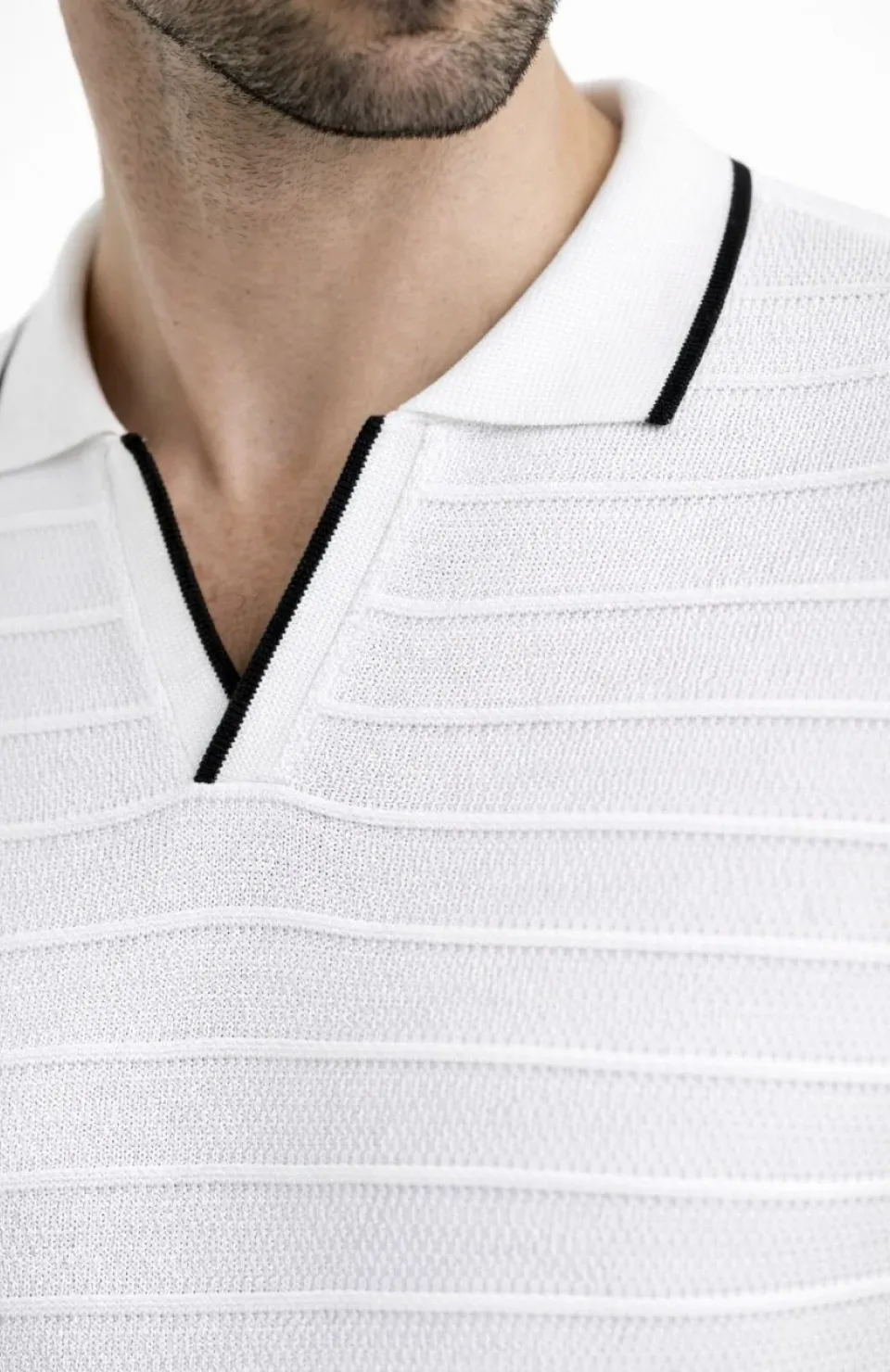 Erkek Triko Kumaş Yakalı Düğmesiz Açık Yaka Fitilli Kısa Kollu Regular Fit Tişört T-shirt - Beyaz Somersan Giyim | Kadın, Erkek ve Çocuk Moda