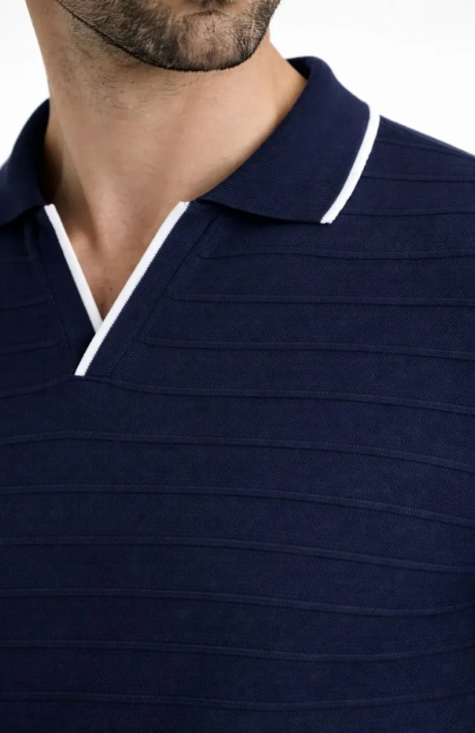 Erkek Triko Kumaş Yakalı Düğmesiz Açık Yaka Fitilli Kısa Kollu Regular Fit Tişört T-shirt - Lacivert Somersan Giyim | Kadın, Erkek ve Çocuk Moda