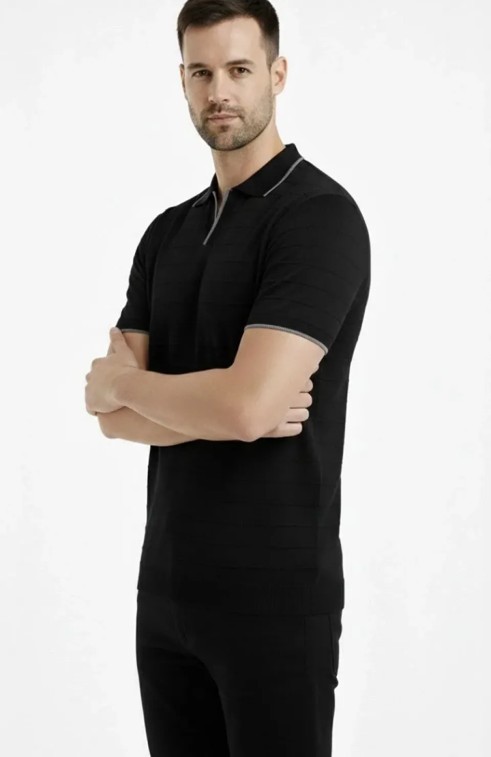 Erkek Triko Kumaş Yakalı Düğmesiz Açık Yaka Fitilli Kısa Kollu Regular Fit Tişört T-shirt - Siyah Somersan Giyim | Kadın, Erkek ve Çocuk Moda