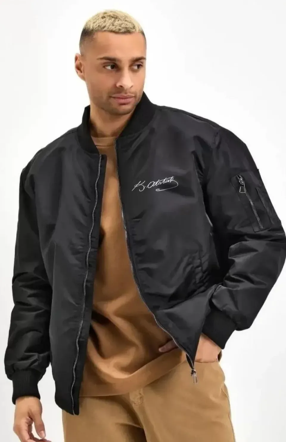 Erkek Unisex Bomber Mont – Siyah Renk, Atatürk Silüet Baskılı, Fermuarlı Cepli, Kapitone Astarlı, Bahar Kış Sezonu Günlük Ceket - Siyah Somersan Giyim | Kadın, Erkek ve Çocuk Moda