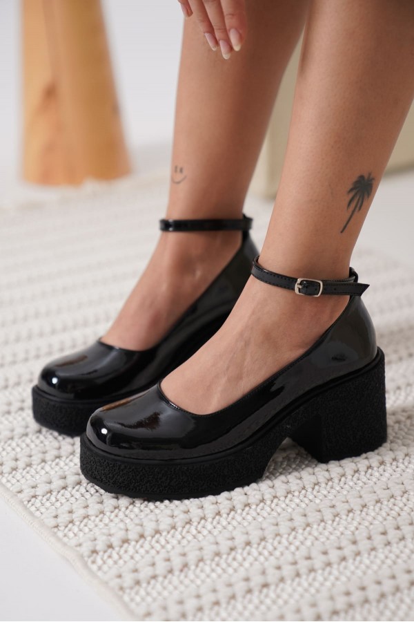 Kadın Siyah Rugan Bilekten Baretli Günlük Ayakkabı TR06MS01A