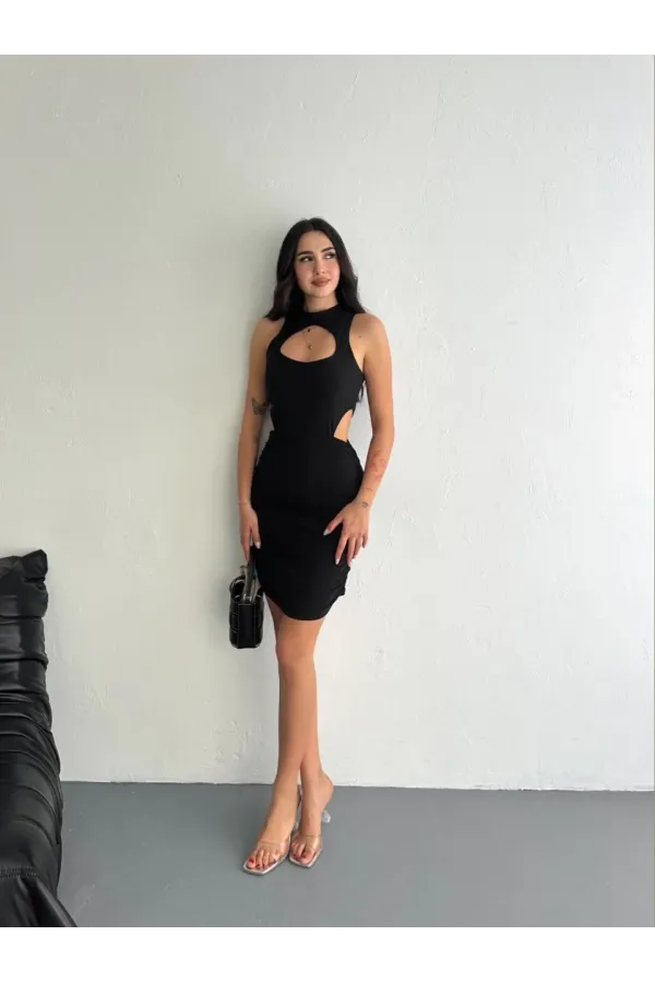 Göğüs ve Yanlar dekolteli Kolsuz Boy Elbise - Siyah