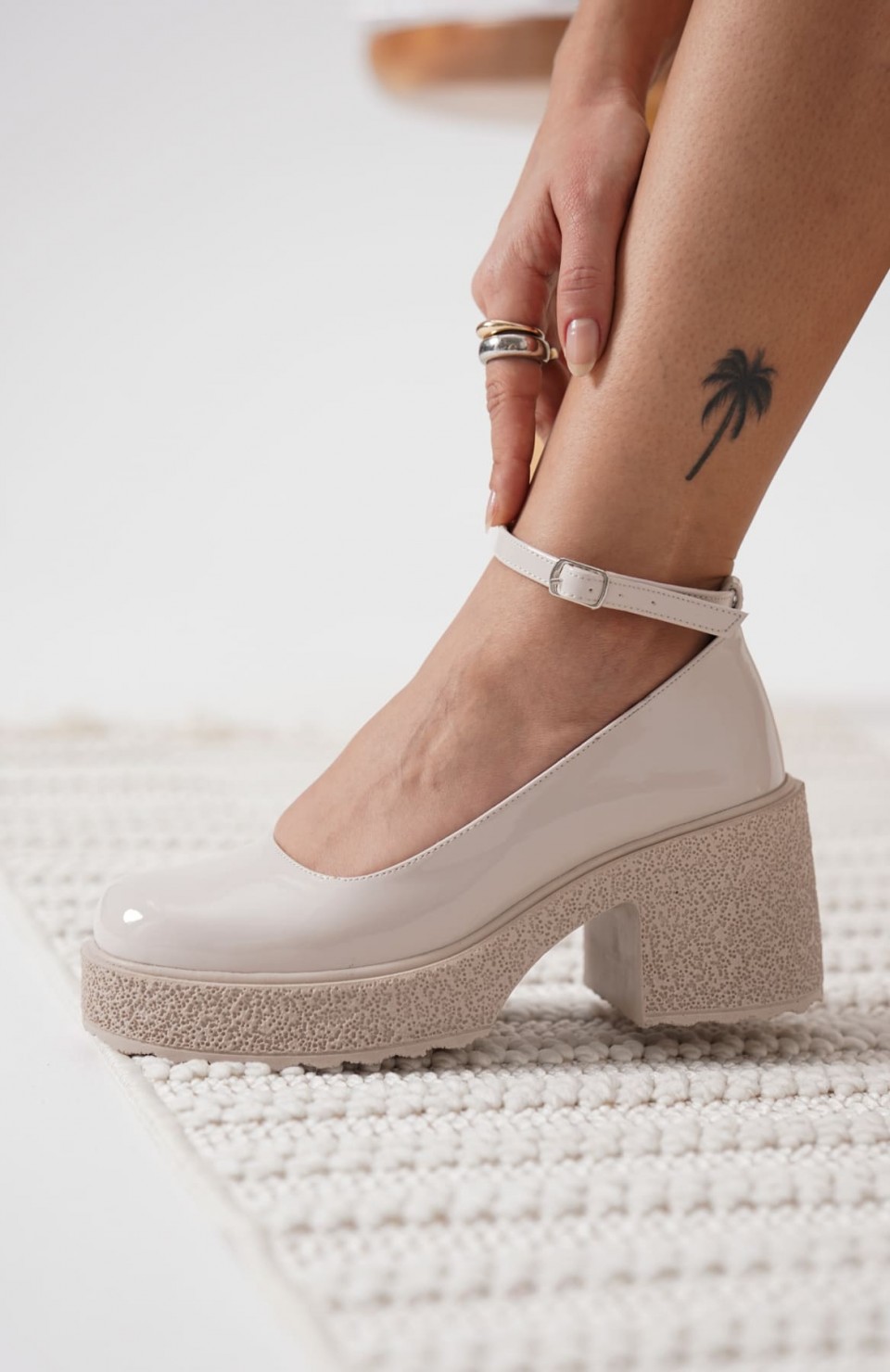 Kadın Bej Rugan Bilekten Baretli Günlük Ayakkabı TR06MS01B Somersan Giyim | Kadın, Erkek ve Çocuk Moda