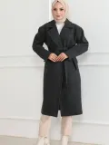 Kadın Kaşe Kaban – Uzun Boy 115 cm Kruvaze Yaka Kuşaklı Astarlı Kışlık Tesettür Kaban, Yünlü Dokuma Kaşmir Kumaş, Cepli Oversize Rahat Kalıp Şık Modern Kaban Mont Modeli (Günlük ve Özel Gün Kombinlerine Uygun) - Siyah Somersan Giyim | Kadın, Erkek ve Çocu