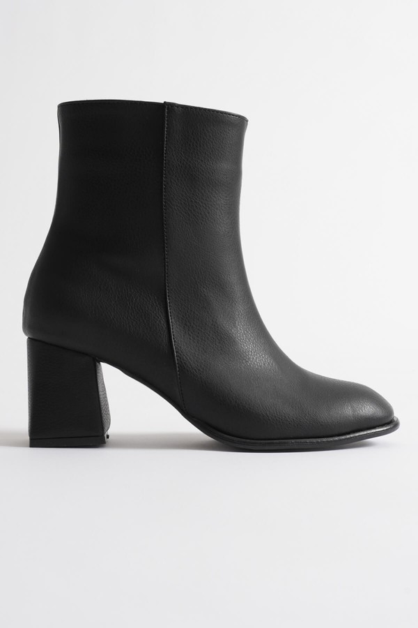 Kadın Kışlık Siyah Kalın Topuklu Bot TR12MK04A