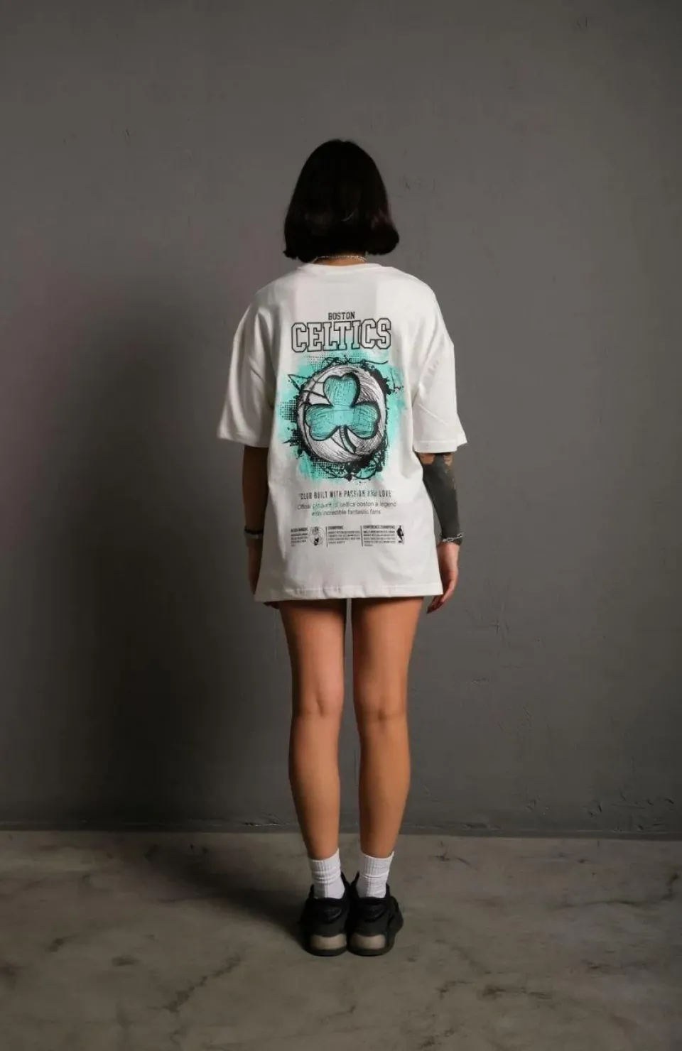 Kadın Sırt Baskılı T-shirt - Beyaz