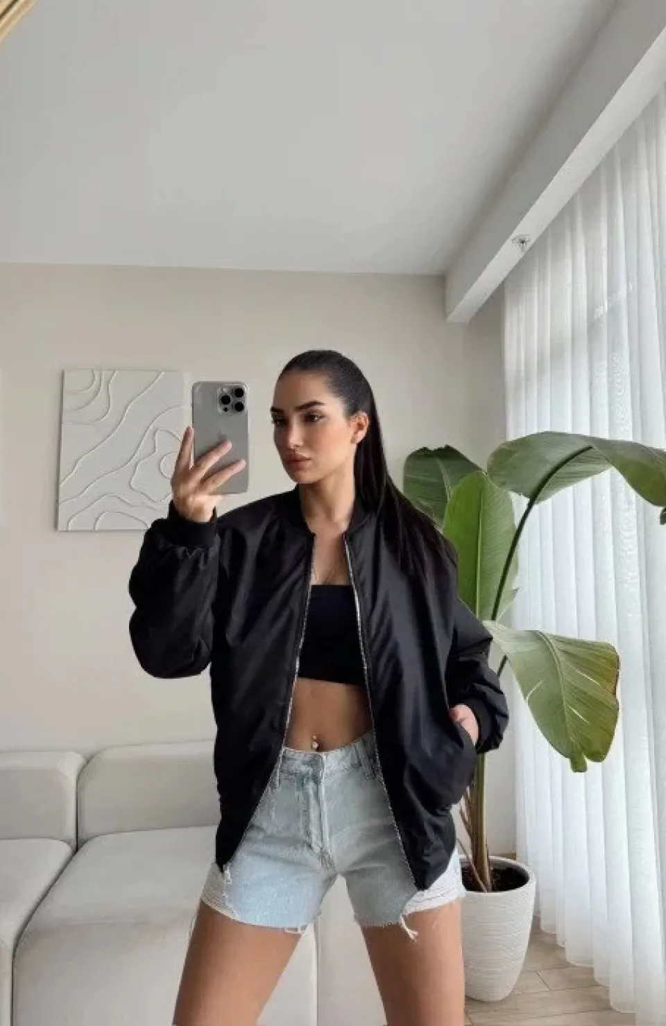 Kadın Siyah Bomber Mont – Oversize Rahat Kalıp, Fermuarlı Cepli, Günlük Kombinlere Uygun Hafif Kapitone Mont- Siyah