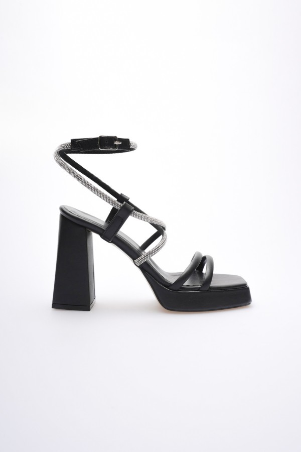 Kadın Siyah Topuklu Sandalet TR12MY02A
