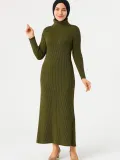 Kadın Tesettür Triko Elbise – Boğazlı Uzun Fitilli Dokuma, Esnek Tam Kalıp, 130 cm Midi Boy, Bahar & Kış Şık Rahat Stil - Haki