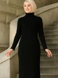 Kadın Tesettür Triko Elbise – Boğazlı Uzun Fitilli Dokuma, Esnek Tam Kalıp, 130 cm Midi Boy, Bahar & Kış Şık Rahat Stil - Siyah