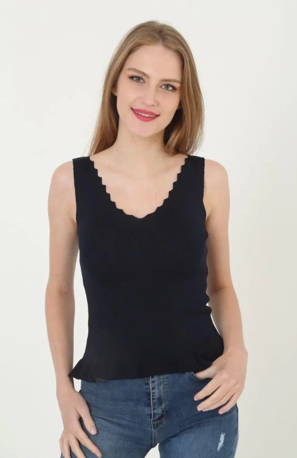 Kadın V Yaka Fırfır Detay Crop - Siyah