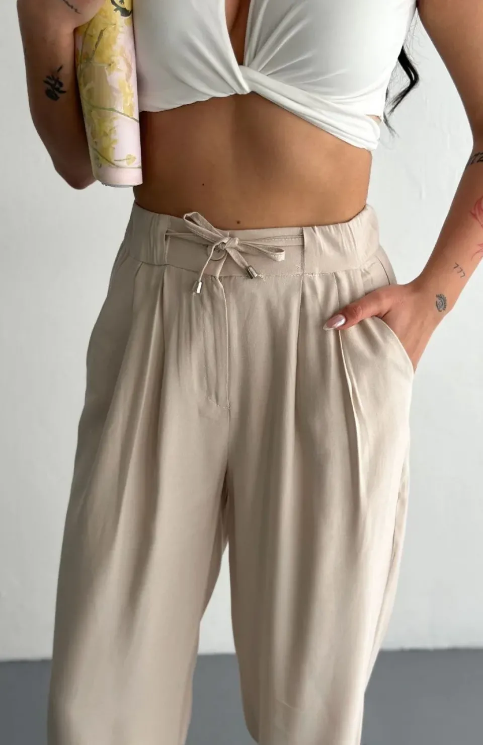 Kadın Yüksel Bel Beli Bağcıklı Rahat Boru Paça Pantalon - Kırık Beyaz