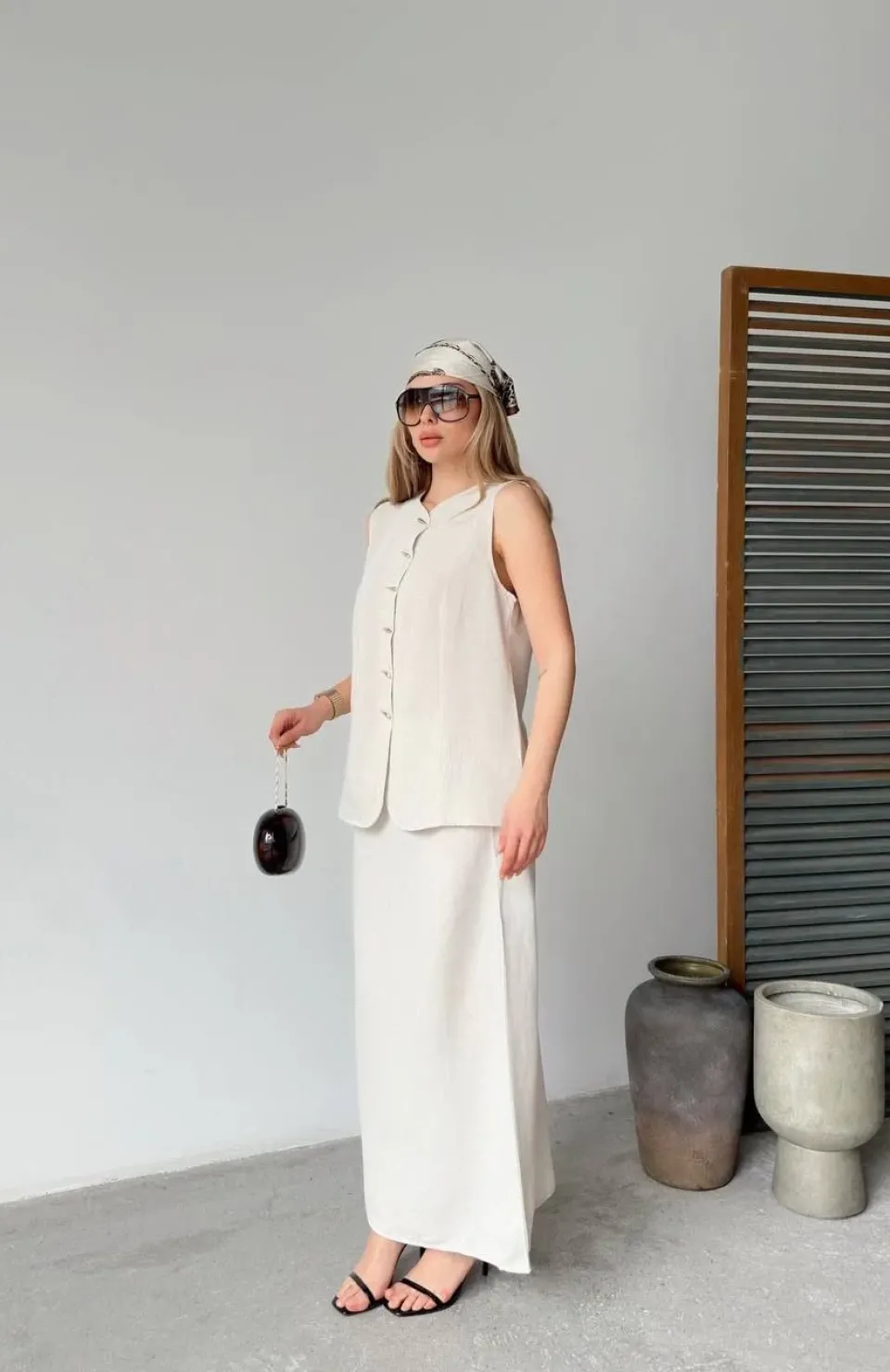 Keten Kolsuz Sıfır Yaka İlik Düğmeli Kolsuz Hırka Etek ikili Takım- Beyaz