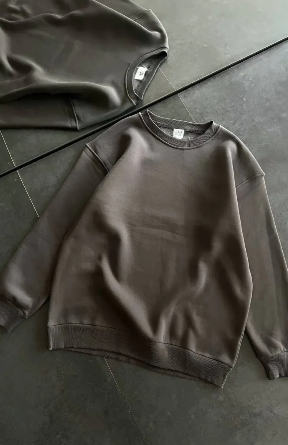 Kışlık Bisiklet Yaka Üç İplik Basic SweatShirt - Füme