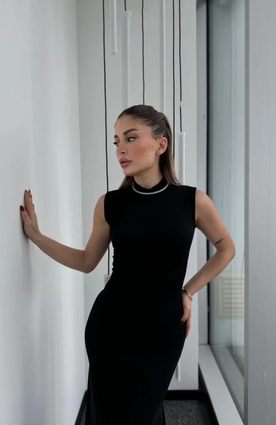 Kolsuz Yarım Bogazlı Uzun Elbise- Siyah