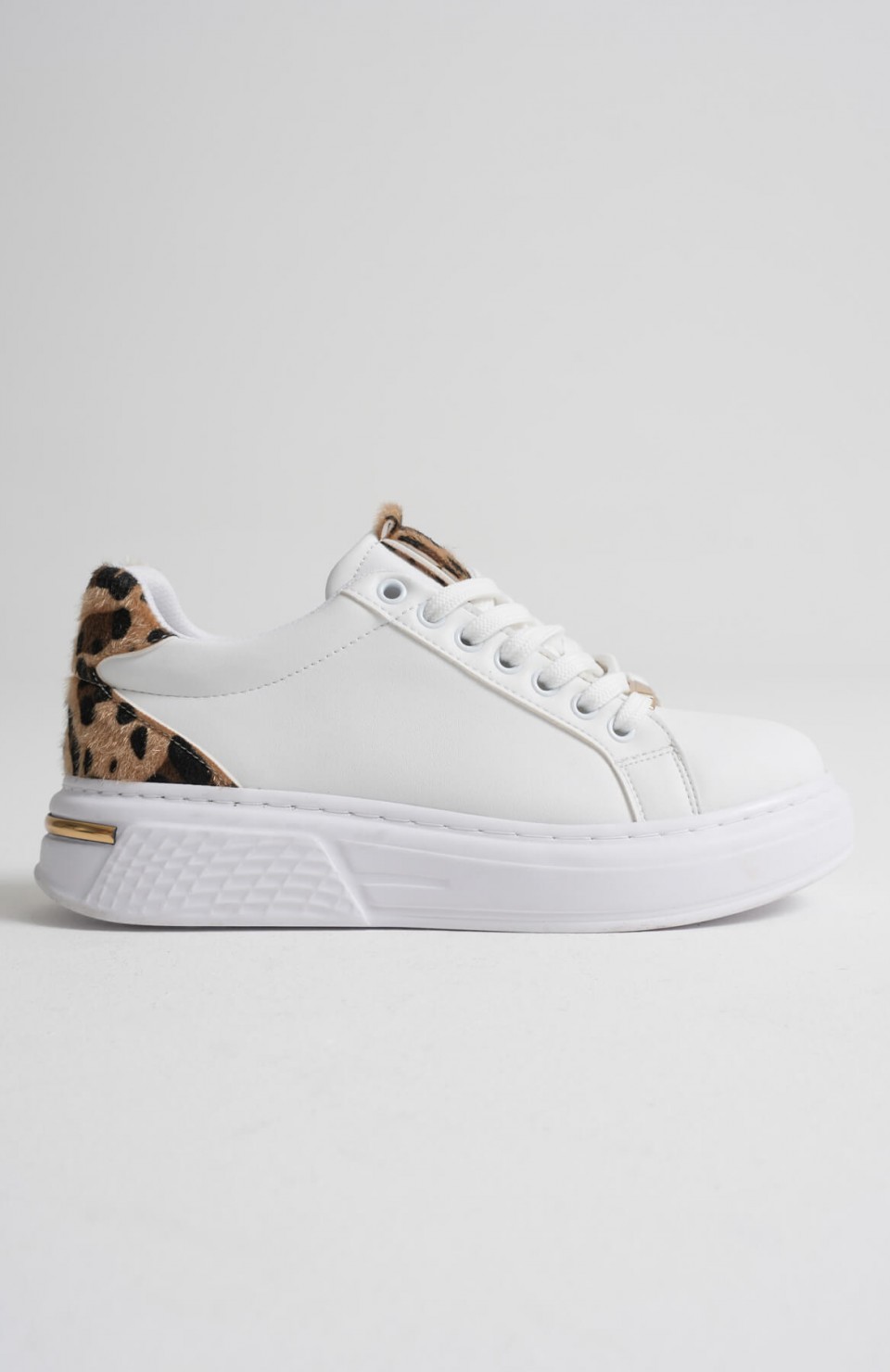 Leopar Detaylı Beyaz Kadın Spor Ayakkabı TR01MS03C Somersan Giyim | Kadın, Erkek ve Çocuk Moda