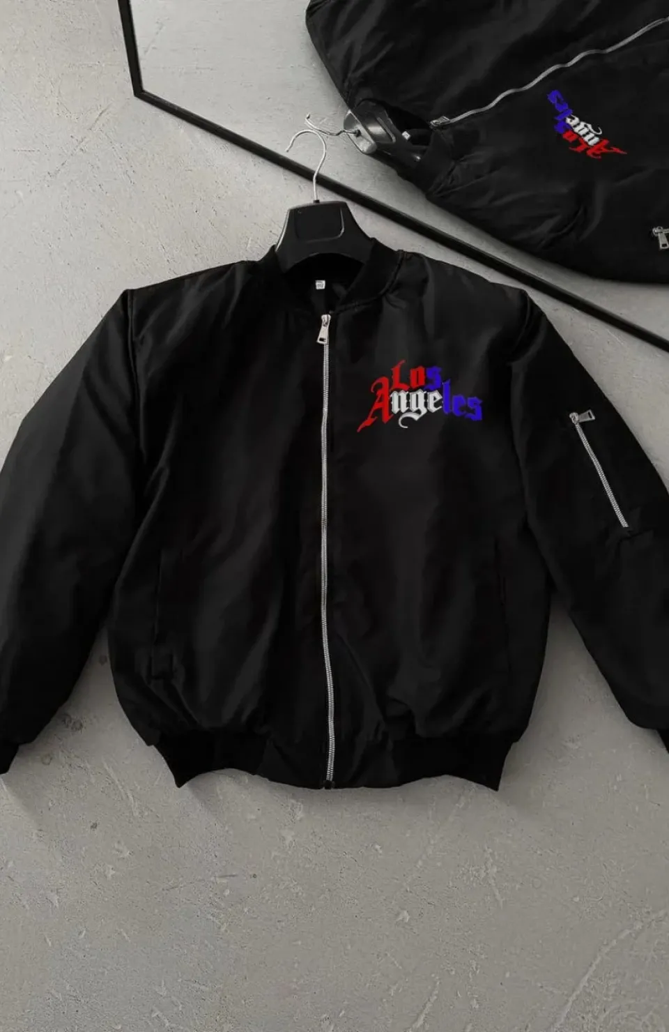 Los Angeles Siyah Bomber Mont – Fermuarlı, Cepli, Kapitone Astarlı, Bahar ve Kış Günlük Kullanım İçin Unisex Ceket- Siyah Somersan Giyim | Kadın, Erkek ve Çocuk Moda