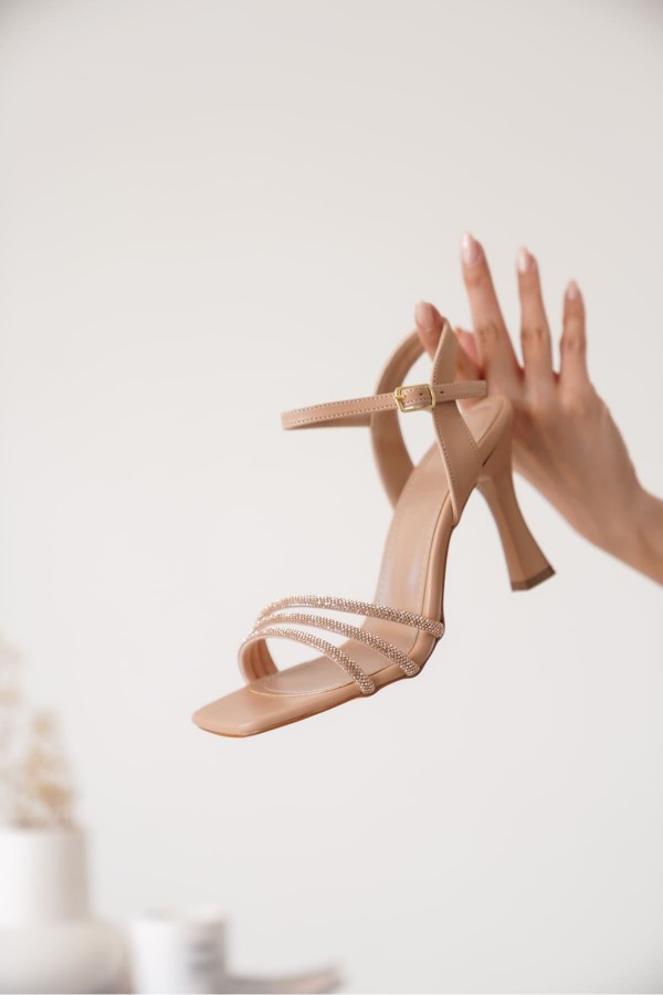 Nude Kadın Taşlı Sandalet TR20MY15D