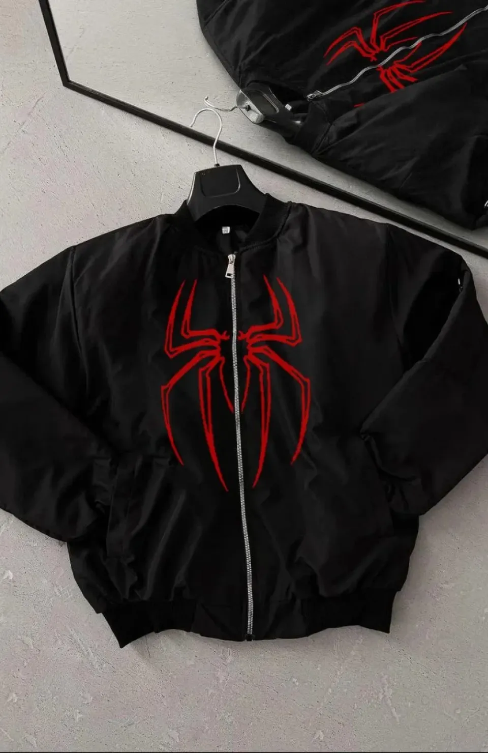 Örümcek Desenli Siyah Bomber Mont – Unisex Kullanıma Uygun, Fermuarlı Cepli, Kapitone Astarlı, Bahar Kış Günlük Giyim İçin Moda Ceket Modeli - Siyah Somersan Giyim | Kadın, Erkek ve Çocuk Moda
