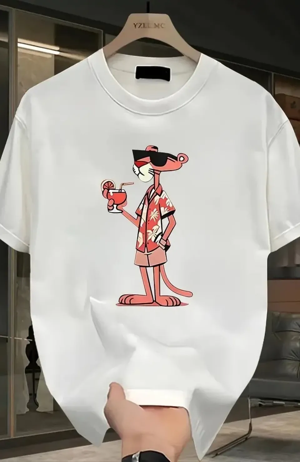 Pembe Panter Baskılı Erkek Oversize Günlük Kısa Kollu Tişört İlkbahar ve Yaz için Mükemmeldir - Beyaz