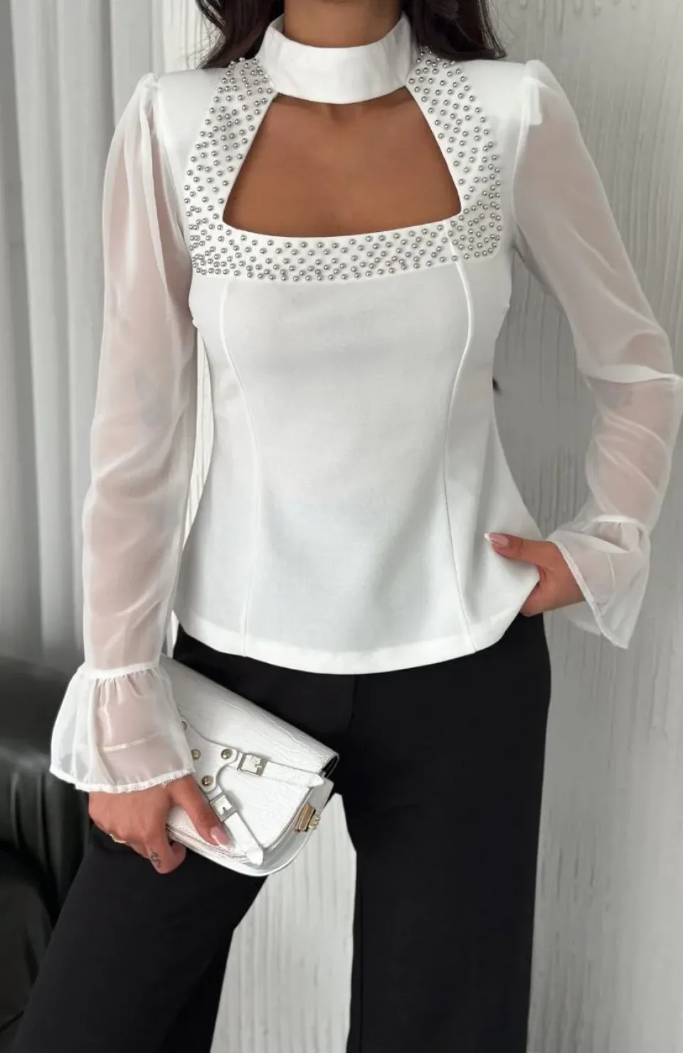 Penye Uzun Kollu Kadın Kolları Şifon Göğüste İnci Boncuk detaylı Bluz - Beyaz