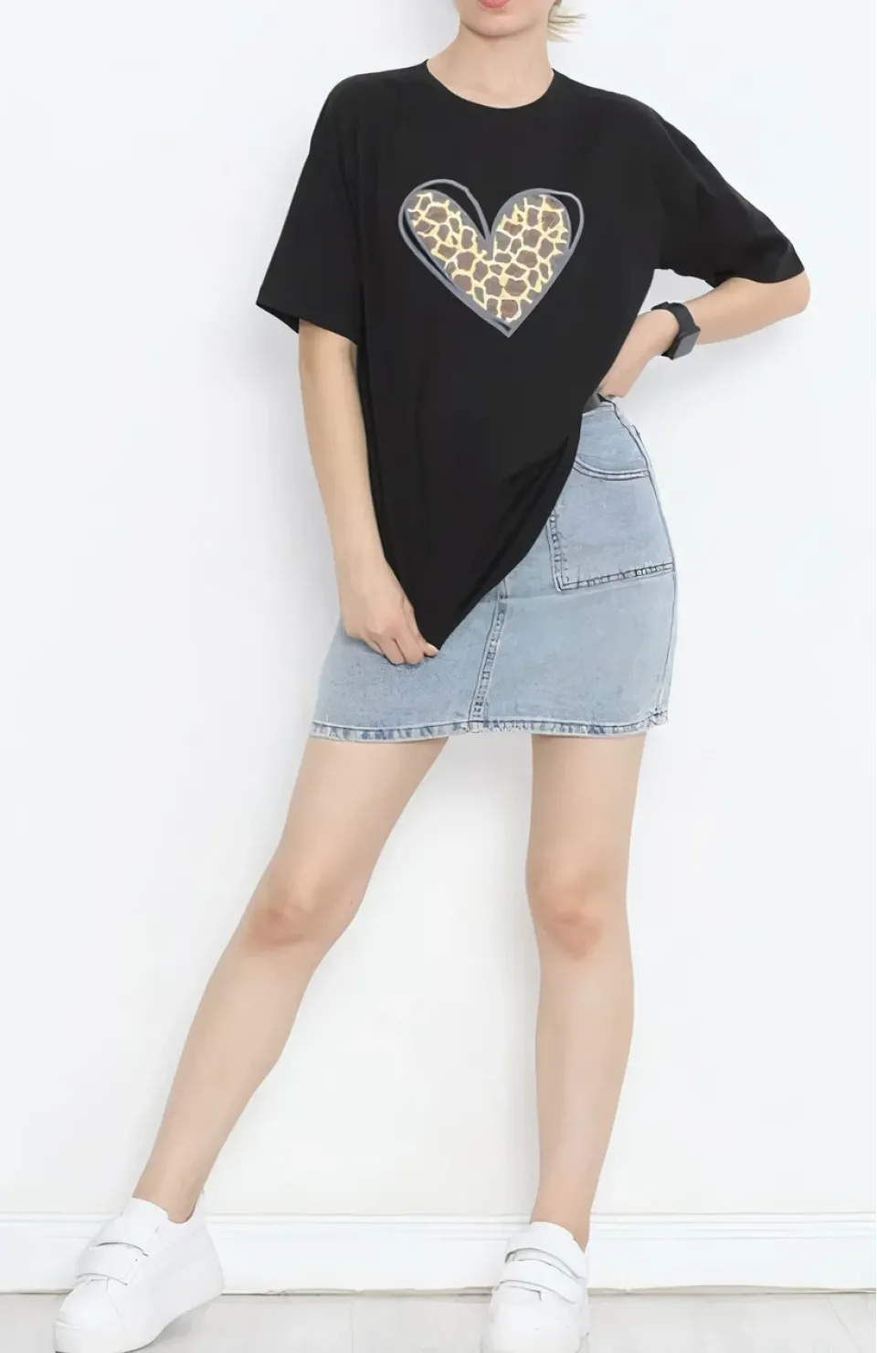 Sevgililer Günü İçin Özel Tasarım Leopar Kalp Baskılı T-shirt - Siyah