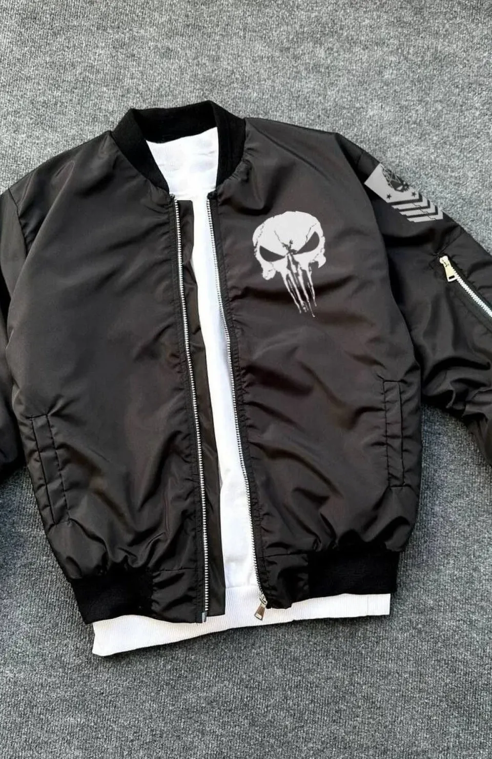 Siyah Askeri Tarz Bomber Mont – Unisex, Punisher Skull Detaylı, Fermuarlı, Cepli, Uzun Kollu, Bahar ve Kış Günlük Moda İçin Uygun - Siyah Somersan Giyim | Kadın, Erkek ve Çocuk Moda