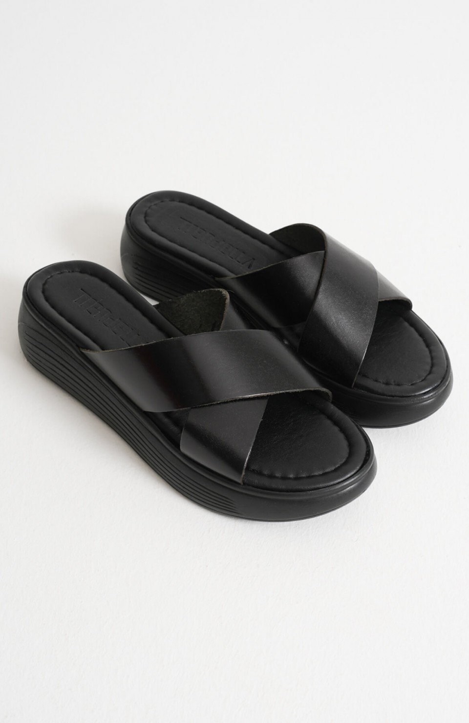 Siyah Hakiki Deri Terlik TR31MY53A Somersan Giyim | Kadın, Erkek ve Çocuk Moda