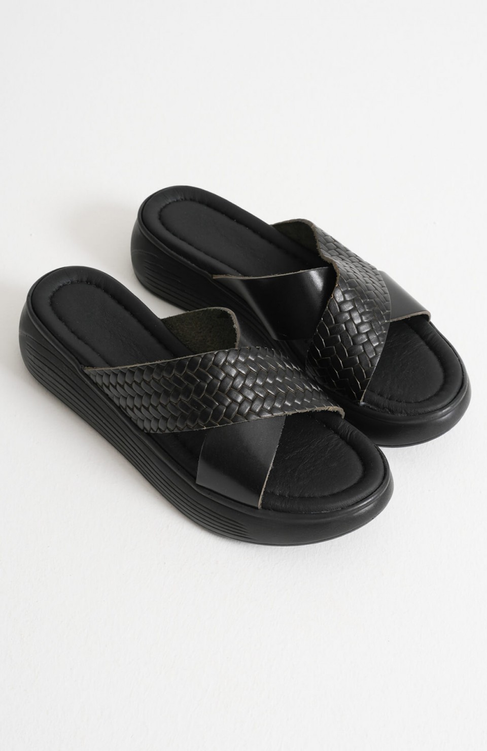 Siyah Hakiki Deri Terlik TR31MY53N Somersan Giyim | Kadın, Erkek ve Çocuk Moda