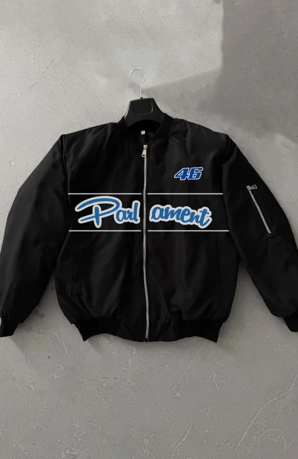 Siyah Parliament Bomber Mont – 46 Numara Detaylı, Fermuarlı, Cepli, Uzun Kollu, Spor ve Günlük Giyim İçin Rahat Unisex Mont - Siyah Somersan Giyim | Kadın, Erkek ve Çocuk Moda