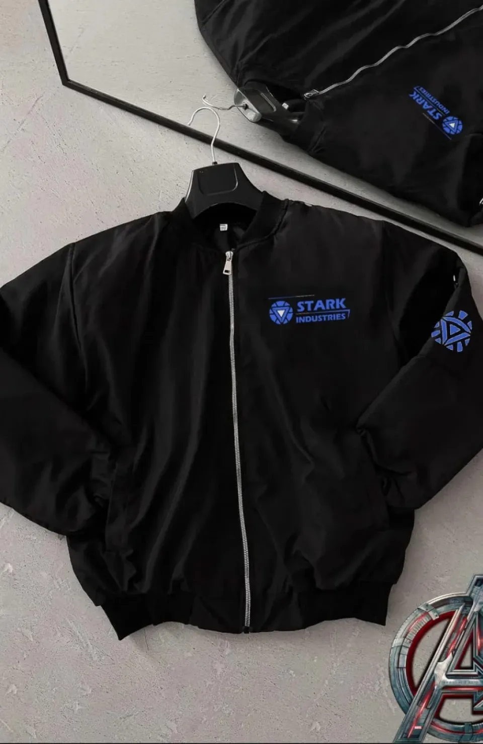 Stark Industries Siyah Bomber Mont – Fermuarlı, Cepli, Uzun Kollu, Kapitone Astarlı, Bahar ve Kış Mevsimi Rahat Unisex Ceket - Siyah Somersan Giyim | Kadın, Erkek ve Çocuk Moda