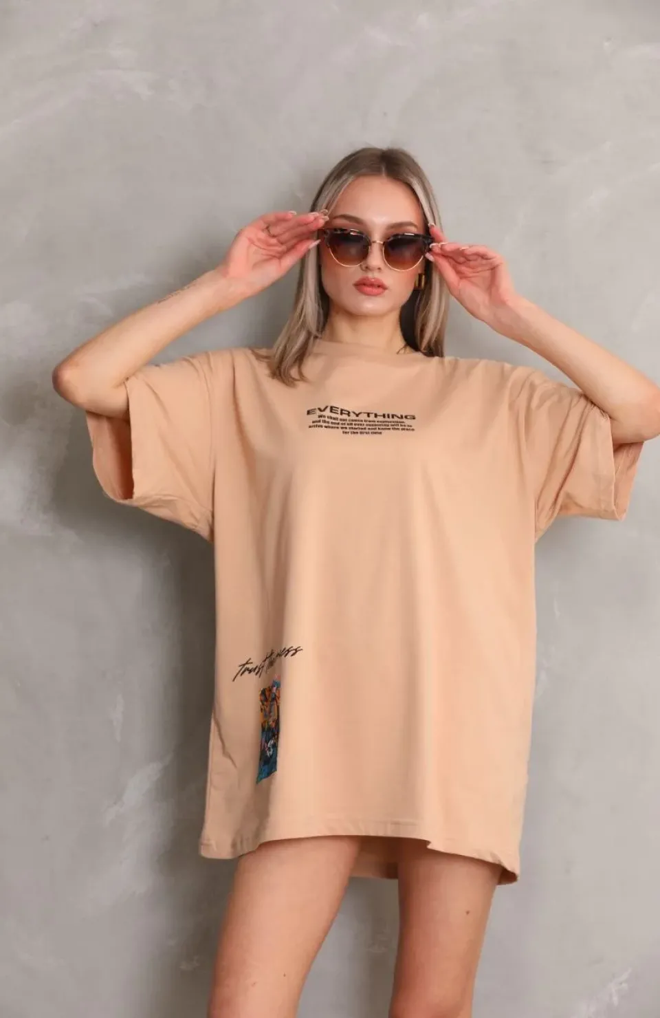 Unisex Bisiklet Yaka Baskılı Oversize T-Shirt - Bej Somersan Giyim | Kadın, Erkek ve Çocuk Moda