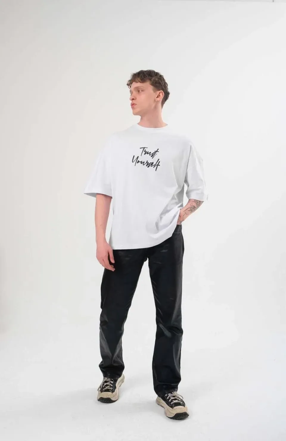 Unisex Bisiklet Yaka Baskılı Oversize T-Shirt - Beyaz Somersan Giyim | Kadın, Erkek ve Çocuk Moda