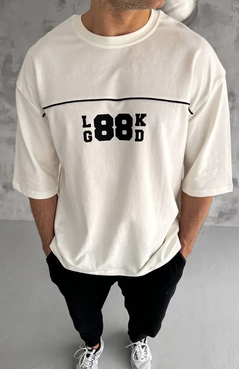 Unisex Bisiklet Yaka Baskılı Oversize T-Shirt - Beyaz Somersan Giyim | Kadın, Erkek ve Çocuk Moda