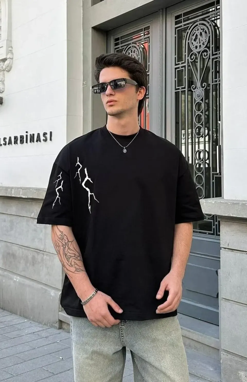 Unisex Bisiklet Yaka Baskılı Oversize T-Shirt - Siyah Somersan Giyim | Kadın, Erkek ve Çocuk Moda