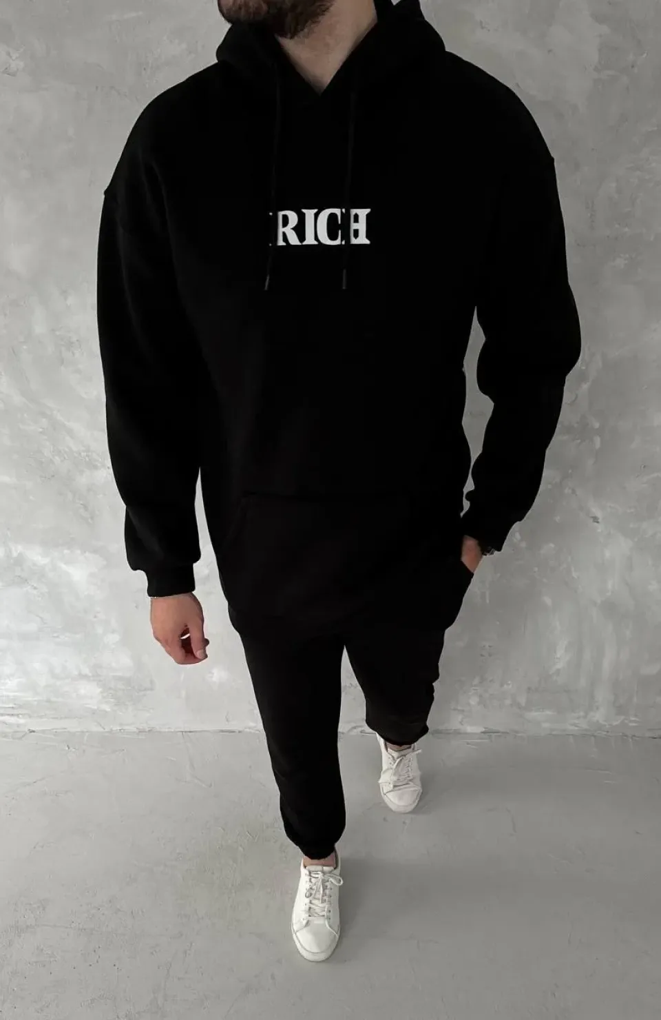 Uzun Kol Kapüşonlu Göğüs Baskılı SweatShirt - Siyah