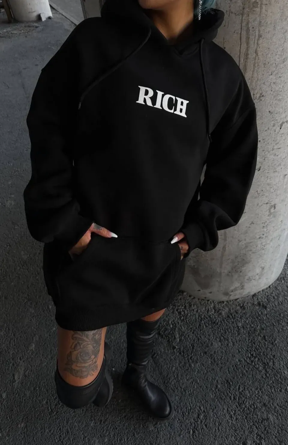 Uzun Kol Kapüşonlu Göğüs Baskılı SweatShirt - Siyah Somersan Giyim | Kadın, Erkek ve Çocuk Moda