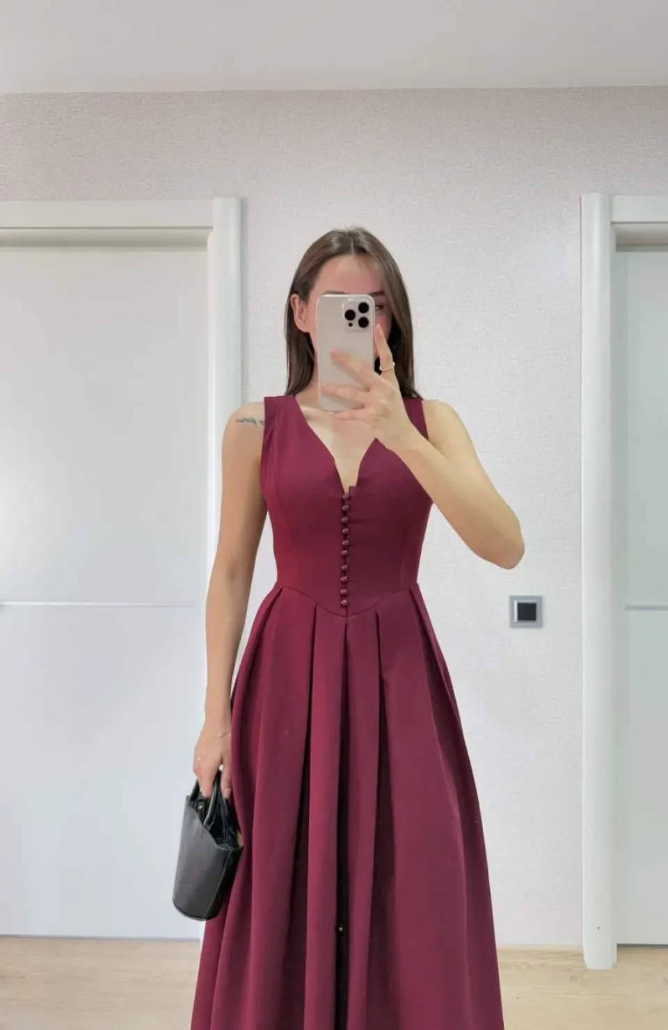 V yaka Krep Arka Ön Pens Detaylı Uzun Kolsuz Elbise - Bordo