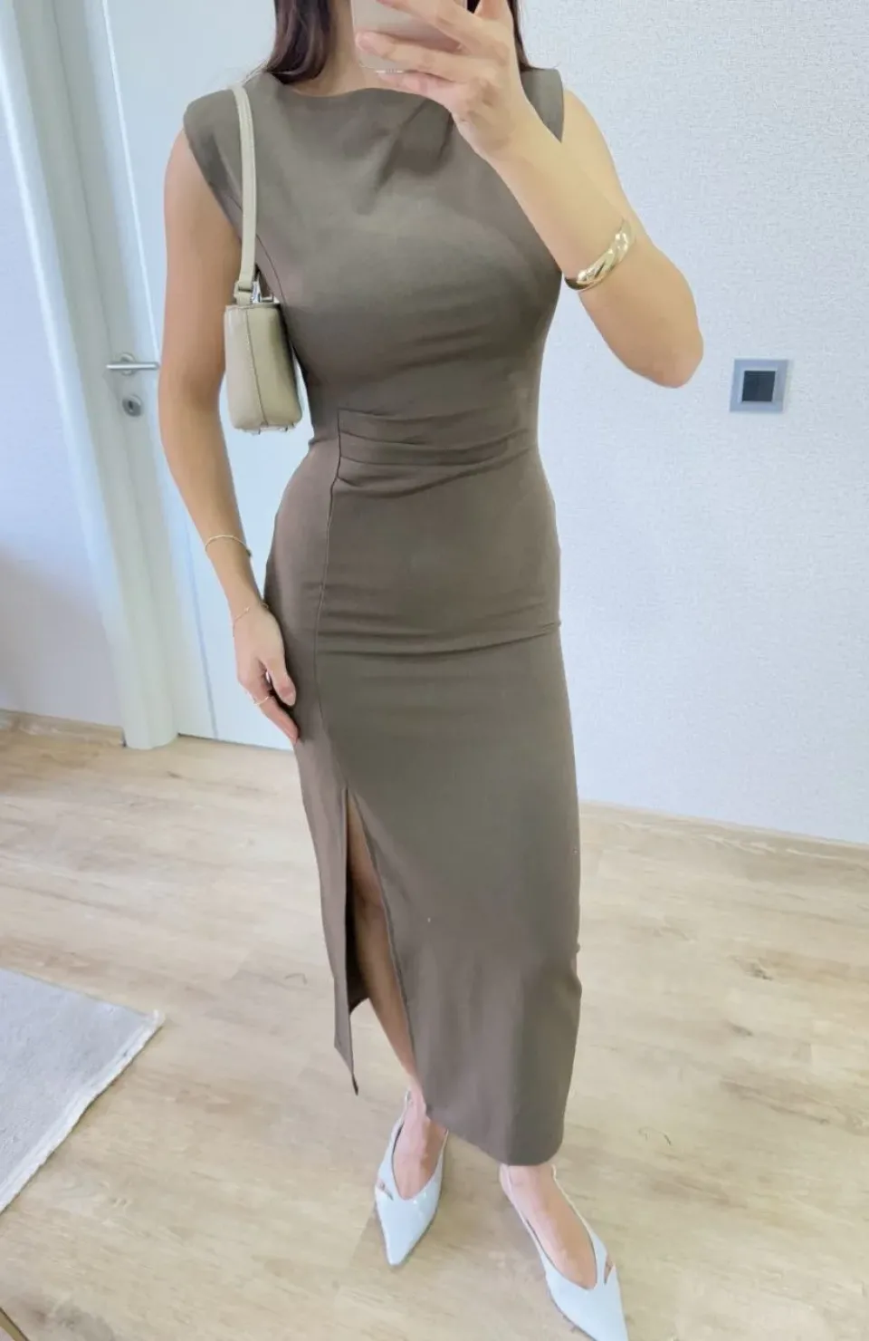 Yırtmaç Detaylı Sırtlı Kapalı Yandan Derin Yırtmaç Detaylı Kolsuz Elbise - Antrasit